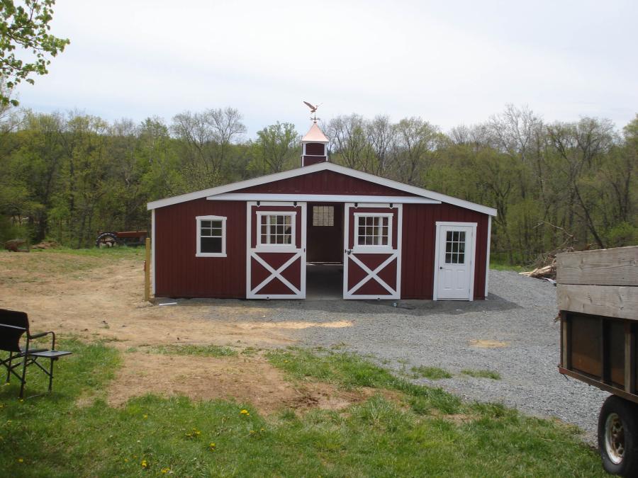 Modular single story horse barn