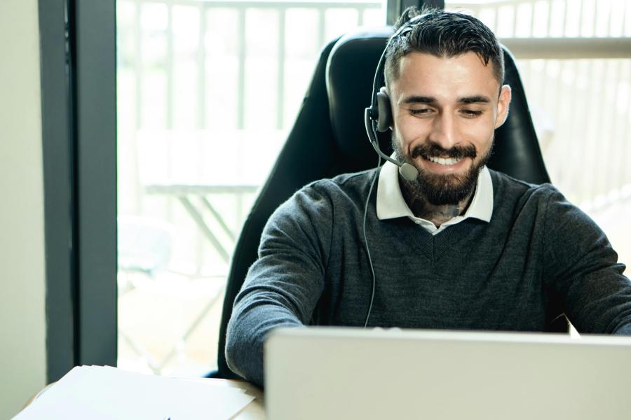 man with headseat talking on to customer over the phone